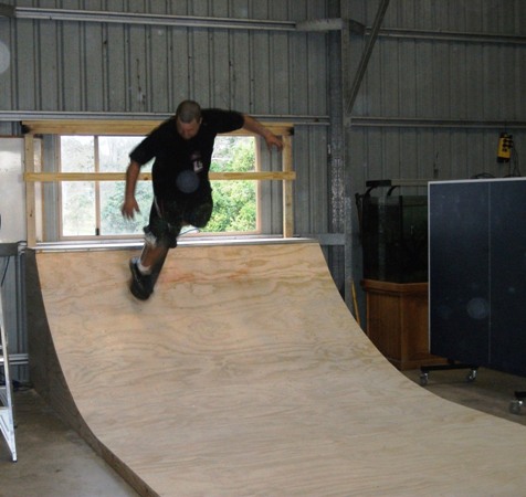 Halfpipe smith grind